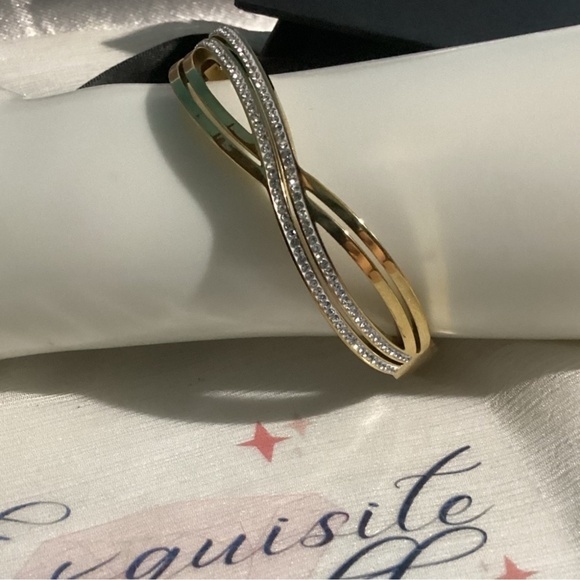 🖤Gorgeous Gold Plated Crossover infinity bracelet bangle - Picture 7 of 17